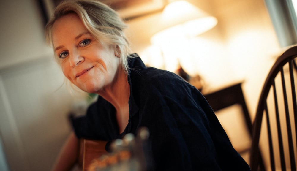Mary Chapin Carpenter - One Night Lonely Live from Wolf Trap